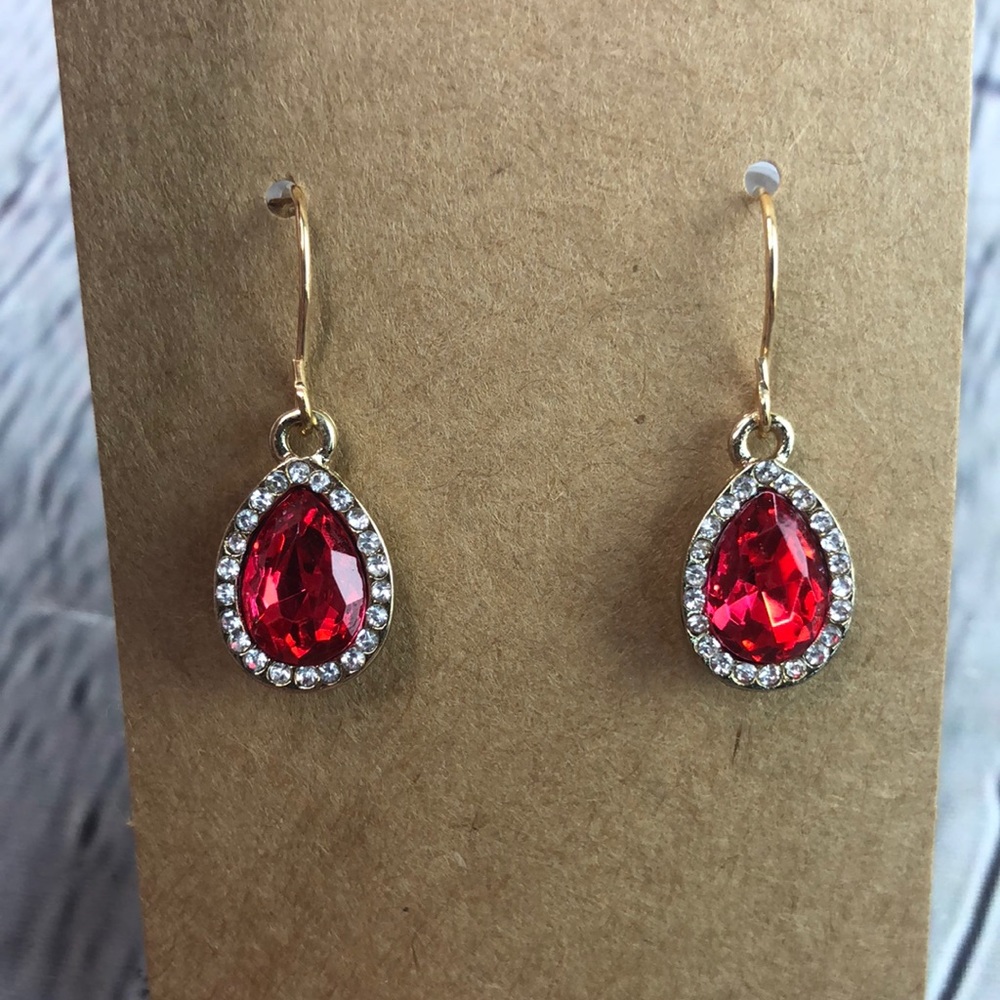 5/$25 Victorian chic gold tone red tear drop sparkly dangle statement earrings